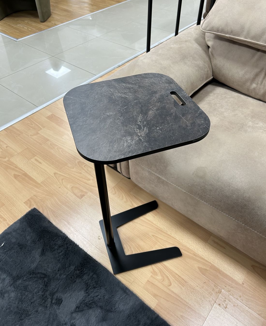 AT-06 — Arm Table Ahikos